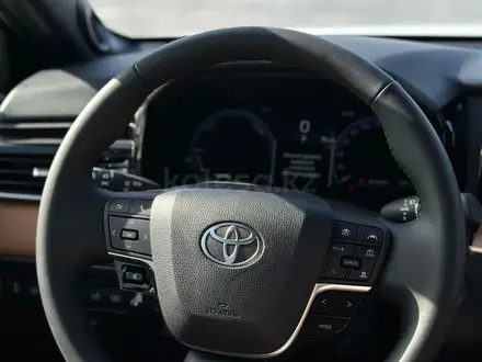Toyota Camry Luxe 2026 года за 24 190 000 тг. в Петропавловск – фото 15