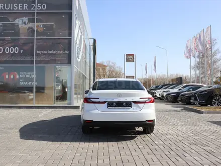 Toyota Camry Luxe 2026 года за 24 190 000 тг. в Петропавловск – фото 4