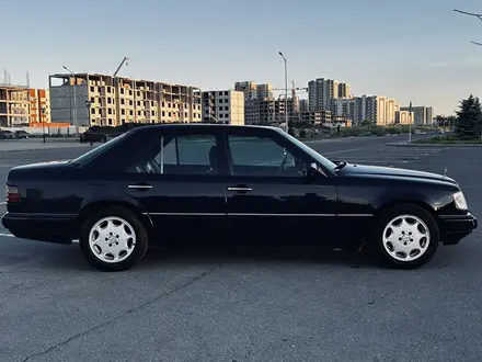 Mercedes-Benz E 220 1995 года за 2 900 000 тг. в Талдыкорган – фото 3