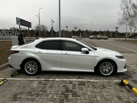 Toyota Camry 2018 года за 11 950 000 тг. в Кокшетау – фото 3