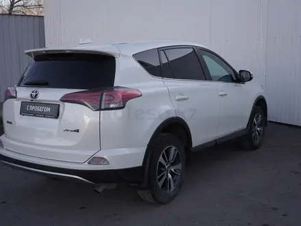 Toyota RAV4 2017 года за 10 600 000 тг. в Караганда – фото 4