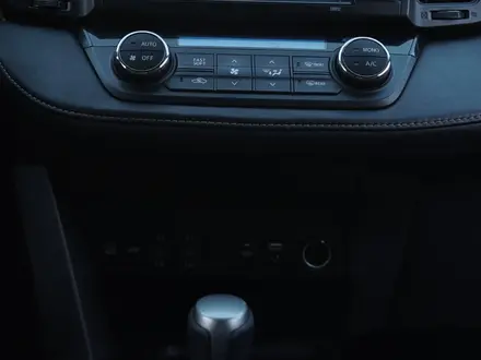 Toyota RAV4 2017 года за 10 600 000 тг. в Караганда – фото 13