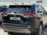 Toyota RAV4 2020 года за 18 900 000 тг. в Караганда – фото 2