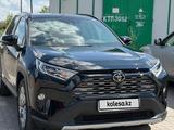 Toyota RAV4 2020 года за 18 900 000 тг. в Караганда