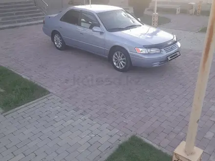 Toyota Camry 1998 года за 3 400 000 тг. в Тараз – фото 2