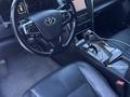 Toyota Camry 2015 года за 9 600 000 тг. в Актобе – фото 3