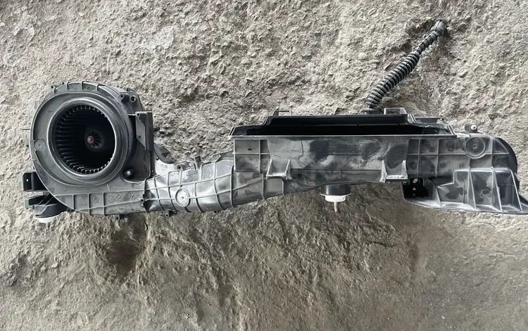 Корпус отопителя с моторчиком за 70 000 тг. в Алматы