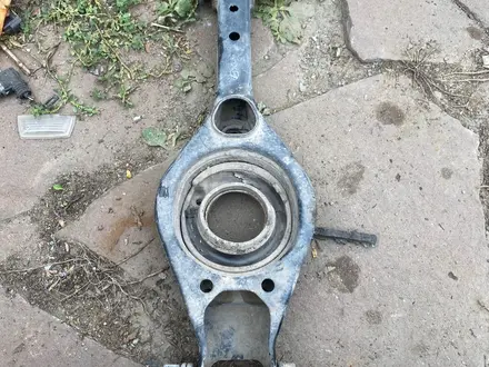 Рычаг задний правый левый нижний поперечный лодочка за 15 700 тг. в Астана