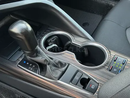 Toyota Camry 2019 года за 13 300 000 тг. в Усть-Каменогорск – фото 25