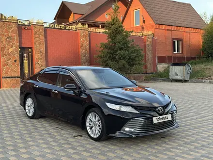 Toyota Camry 2019 года за 13 300 000 тг. в Усть-Каменогорск – фото 3