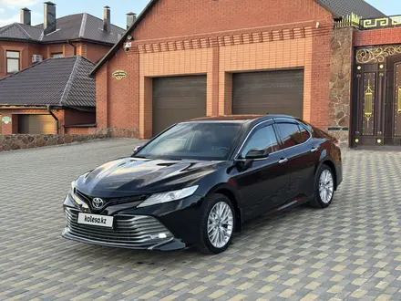 Toyota Camry 2019 года за 13 300 000 тг. в Усть-Каменогорск