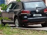 Volkswagen Touareg 2005 года за 4 000 000 тг. в Астана – фото 2
