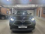 Toyota Highlander 2023 года за 26 700 000 тг. в Караганда – фото 2