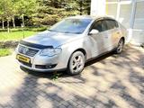 Volkswagen Passat 2005 годаүшін3 500 000 тг. в Астана – фото 2