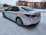 Toyota Camry 2023 года за 16 700 000 тг. в Павлодар – фото 2