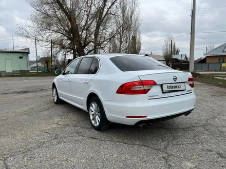 Skoda Superb 2014 года за 6 000 000 тг. в Алматы – фото 2