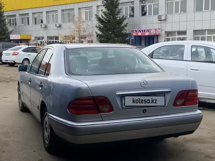 Mercedes-Benz E 240 1998 года за 2 800 000 тг. в Астана