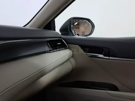 Toyota Camry 2022 года за 11 550 000 тг. в Астана – фото 24