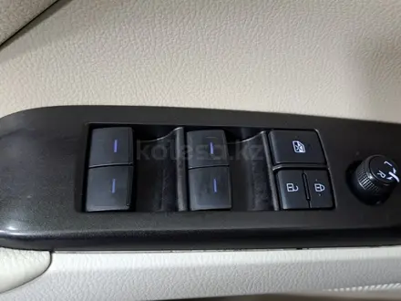 Toyota Camry 2022 года за 11 550 000 тг. в Астана – фото 23