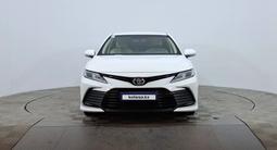 Toyota Camry 2022 года за 11 550 000 тг. в Астана – фото 2