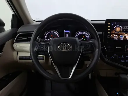 Toyota Camry 2022 года за 11 550 000 тг. в Астана – фото 13