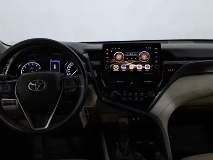 Toyota Camry 2022 года за 11 550 000 тг. в Астана – фото 14