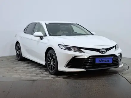 Toyota Camry 2022 года за 11 550 000 тг. в Астана – фото 3
