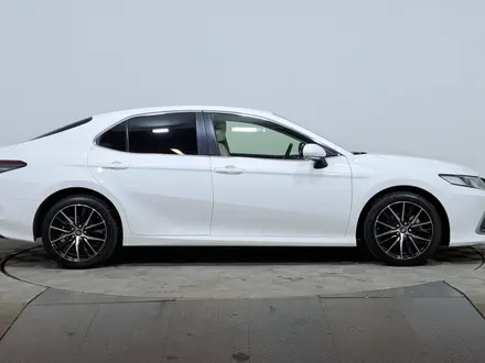 Toyota Camry 2022 года за 11 550 000 тг. в Астана – фото 4