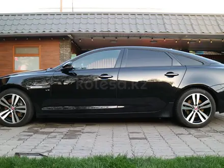 Jaguar XJ 2014 года за 13 000 000 тг. в Алматы – фото 9