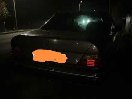 Mercedes-Benz E 230 1991 года за 1 600 000 тг. в Астана – фото 2