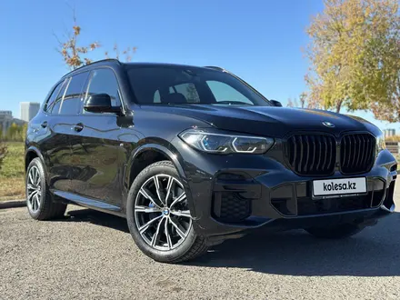 BMW X5 2022 года за 45 000 000 тг. в Астана