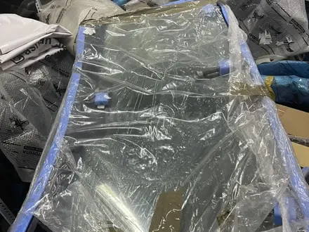 Стекло лобовое новое оригинал за 1 000 тг. в Алматы