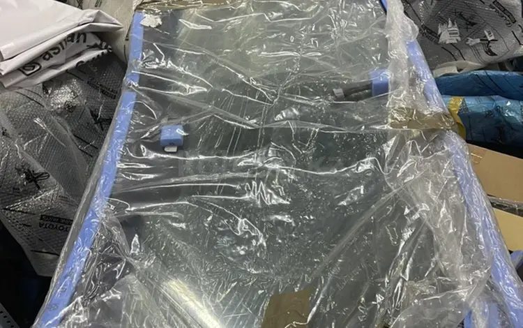Стекло лобовое новое оригинал за 1 000 тг. в Алматы