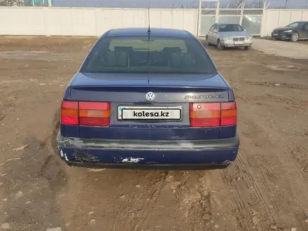 Volkswagen Passat 1994 года за 1 250 000 тг. в Кызылорда – фото 2