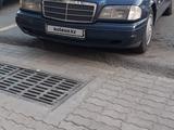 Mercedes-Benz C 220 1995 года за 1 300 000 тг. в Шымкент – фото 2