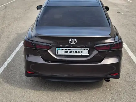 Toyota Camry 2019 года за 13 500 000 тг. в Актау – фото 2