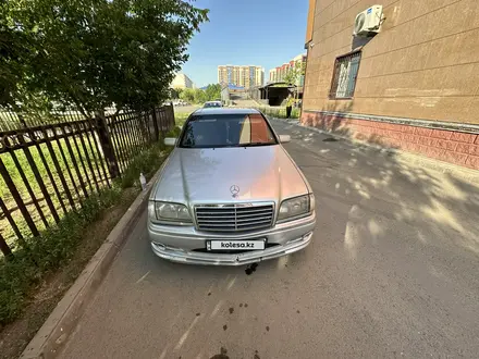 Mercedes-Benz C 200 1994 года за 2 300 000 тг. в Астана – фото 2