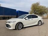 Toyota Camry 2018 года за 15 000 000 тг. в Шымкент – фото 2