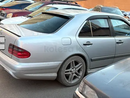 Mercedes-Benz E 320 1995 года за 3 500 000 тг. в Астана – фото 3