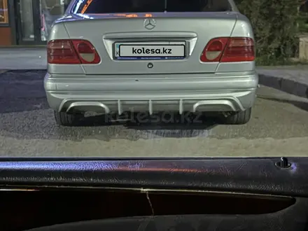 Mercedes-Benz E 320 1995 года за 3 500 000 тг. в Астана – фото 2