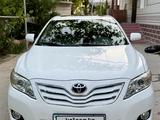 Toyota Camry 2010 года за 7 300 000 тг. в Шымкент – фото 2