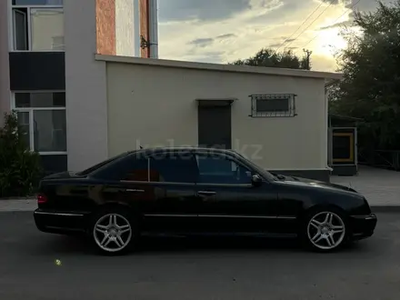 Mercedes-Benz E 320 1999 года за 3 850 000 тг. в Алматы – фото 4