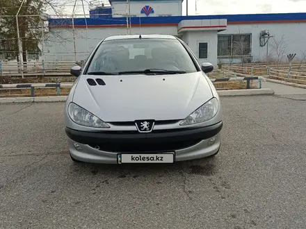 Peugeot 206 2004 года за 2 200 000 тг. в Байконыр – фото 2