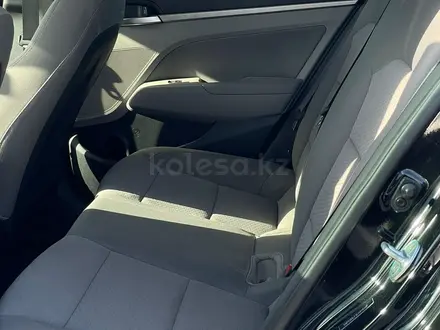 Hyundai Elantra 2019 года за 5 800 000 тг. в Актобе – фото 2