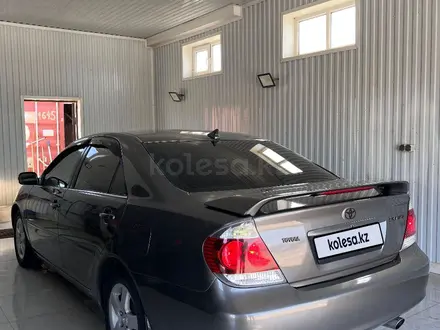 Toyota Camry 2004 года за 5 200 000 тг. в Атырау – фото 5