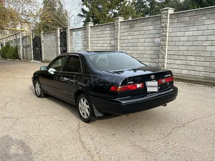 Toyota Camry 1998 года за 3 550 000 тг. в Алматы – фото 4