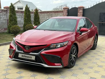 Toyota Camry 2021 года за 14 000 000 тг. в Алматы