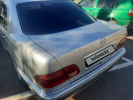 Mercedes-Benz E 240 1999 года за 4 200 000 тг. в Кокшетау – фото 8