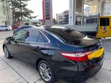 Toyota Camry 2015 года за 6 200 000 тг. в Актобе – фото 2