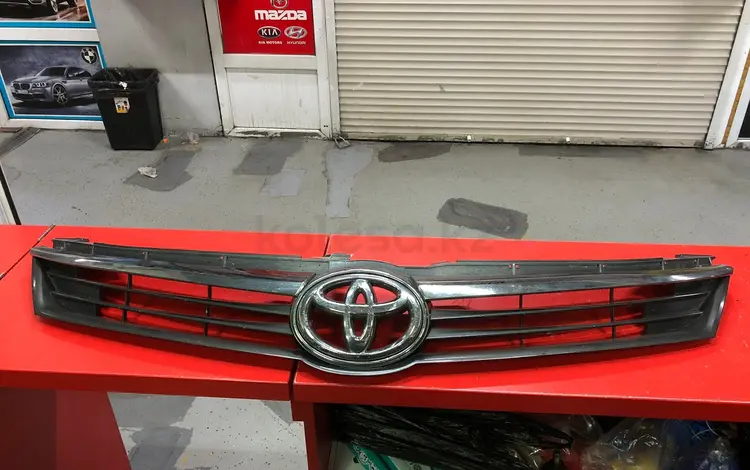 Решетка бампера и радиатора на TOYOTA CAMRY 55 за 1 000 тг. в Алматы